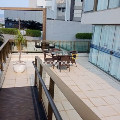 Apartamento com 100m², 3 quartos (sendo 1 suíte), 2 garagens, no bairro Balneário em Florianópolis