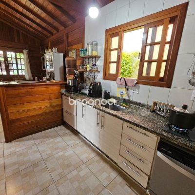 Casa com 82m², 2 quartos (sendo 1 suíte), 1 garagem, no bairro Campeche em Florianópolis
