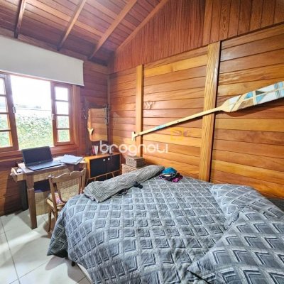 Casa com 82m², 2 quartos (sendo 1 suíte), 1 garagem, no bairro Campeche em Florianópolis