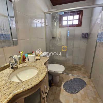 Casa com 82m², 2 quartos (sendo 1 suíte), 1 garagem, no bairro Campeche em Florianópolis