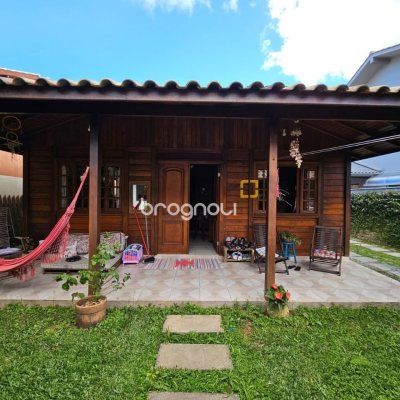 Casa com 82m², 2 quartos (sendo 1 suíte), 1 garagem, no bairro Campeche em Florianópolis