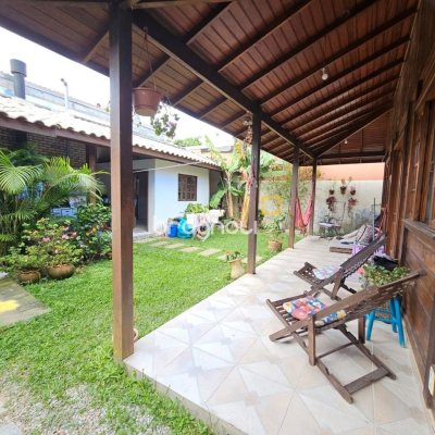 Casa com 82m², 2 quartos (sendo 1 suíte), 1 garagem, no bairro Campeche em Florianópolis