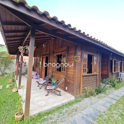 Casa com 82m², 2 quartos (sendo 1 suíte), 1 garagem, no bairro Campeche em Florianópolis