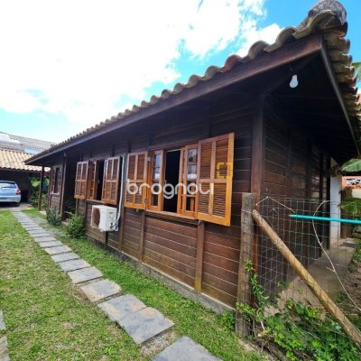 Casa com 82m², 2 quartos (sendo 1 suíte), 1 garagem, no bairro Campeche em Florianópolis