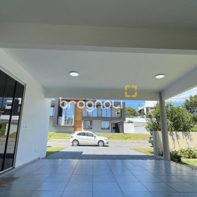 Casa de Condomínio com 223m², 4 quartos (sendo 3 suítes), 2 garagens, no bairro Ingleses em Florianópolis