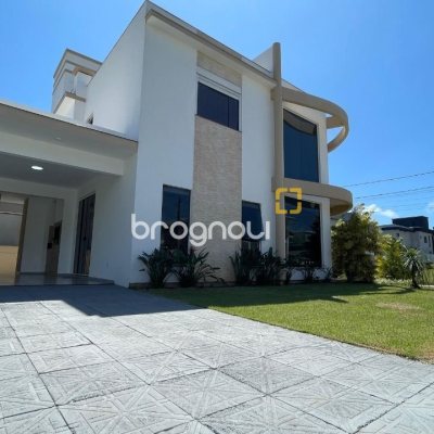 Casa de Condomínio com 223m², 4 quartos (sendo 3 suítes), 2 garagens, no bairro Ingleses em Florianópolis
