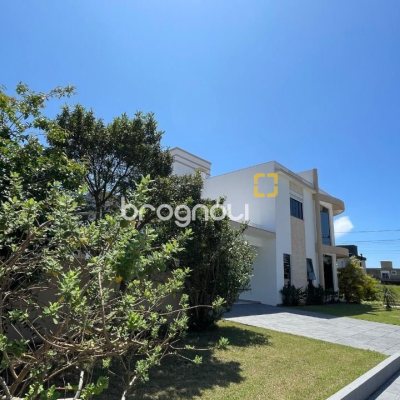 Casa de Condomínio com 223m², 4 quartos (sendo 3 suítes), 2 garagens, no bairro Ingleses em Florianópolis