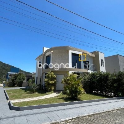 Casa de Condomínio com 223m², 4 quartos (sendo 3 suítes), 2 garagens, no bairro Ingleses em Florianópolis
