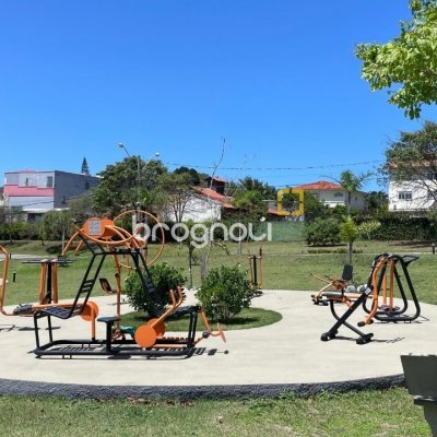 Casa de Condomínio com 223m², 4 quartos (sendo 3 suítes), 2 garagens, no bairro Ingleses em Florianópolis