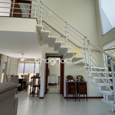 Casa de Condomínio com 223m², 4 quartos (sendo 3 suítes), 2 garagens, no bairro Ingleses em Florianópolis