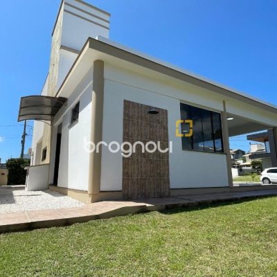 Casa de Condomínio com 223m², 4 quartos (sendo 3 suítes), 2 garagens, no bairro Ingleses em Florianópolis