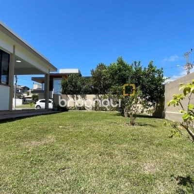 Casa de Condomínio com 223m², 4 quartos (sendo 3 suítes), 2 garagens, no bairro Ingleses em Florianópolis