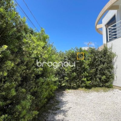 Casa de Condomínio com 223m², 4 quartos (sendo 3 suítes), 2 garagens, no bairro Ingleses em Florianópolis