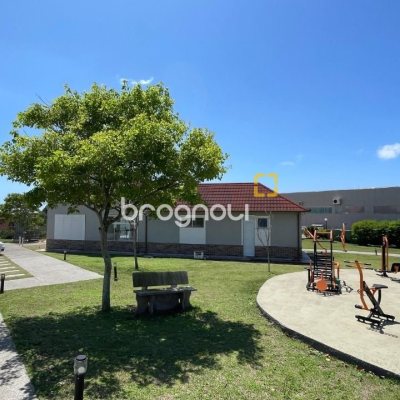Casa de Condomínio com 223m², 4 quartos (sendo 3 suítes), 2 garagens, no bairro Ingleses em Florianópolis