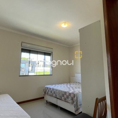 Casa de Condomínio com 223m², 4 quartos (sendo 3 suítes), 2 garagens, no bairro Ingleses em Florianópolis