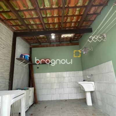 Casa com 256m², 4 quartos (sendo 1 suíte), 4 garagens, no bairro Ingleses em Florianópolis