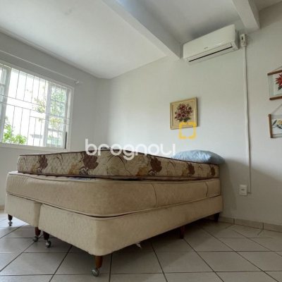 Casa com 256m², 4 quartos (sendo 1 suíte), 4 garagens, no bairro Ingleses em Florianópolis