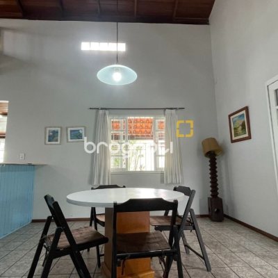 Casa com 256m², 4 quartos (sendo 1 suíte), 4 garagens, no bairro Ingleses em Florianópolis