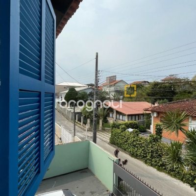 Casa com 256m², 4 quartos (sendo 1 suíte), 4 garagens, no bairro Ingleses em Florianópolis