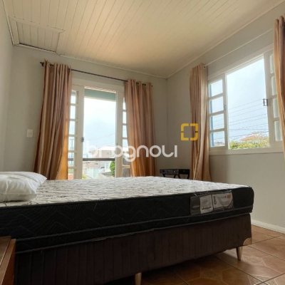 Casa com 256m², 4 quartos (sendo 1 suíte), 4 garagens, no bairro Ingleses em Florianópolis