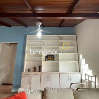Casa com 256m², 4 quartos (sendo 1 suíte), 4 garagens, no bairro Ingleses em Florianópolis