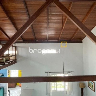 Casa com 256m², 4 quartos (sendo 1 suíte), 4 garagens, no bairro Ingleses em Florianópolis