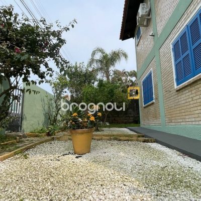 Casa com 256m², 4 quartos (sendo 1 suíte), 4 garagens, no bairro Ingleses em Florianópolis