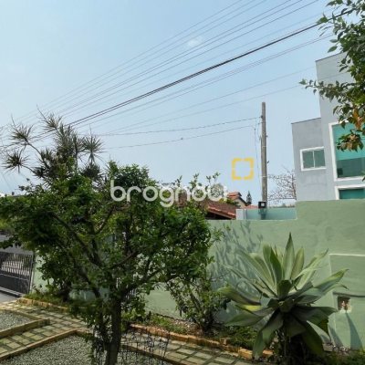 Casa com 256m², 4 quartos (sendo 1 suíte), 4 garagens, no bairro Ingleses em Florianópolis