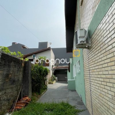 Casa com 256m², 4 quartos (sendo 1 suíte), 4 garagens, no bairro Ingleses em Florianópolis