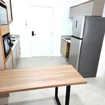 Studio com 32m², 1 quarto (sendo 1 suíte), 1 garagem, no bairro Estreito em Florianópolis