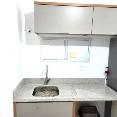 Studio com 32m², 1 quarto (sendo 1 suíte), 1 garagem, no bairro Estreito em Florianópolis