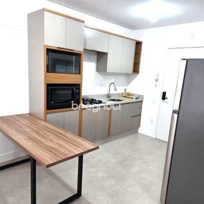 Studio com 32m², 1 quarto (sendo 1 suíte), 1 garagem, no bairro Estreito em Florianópolis