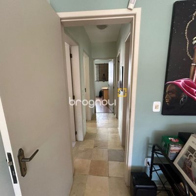 Apartamento com 84m², 3 quartos (sendo 1 suíte), 2 garagens, no bairro Itaguaçu em Florianópolis