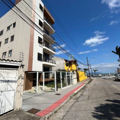 Apartamento com 84m², 3 quartos (sendo 1 suíte), 2 garagens, no bairro Itaguaçu em Florianópolis