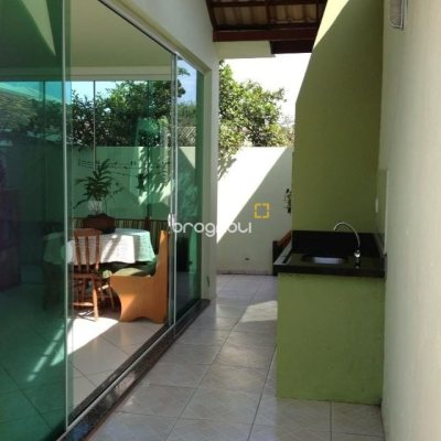 Casa com 140m², 3 quartos (sendo 1 suíte), 2 garagens, no bairro Ingleses em Florianópolis