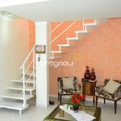 Casa com 140m², 3 quartos (sendo 1 suíte), 2 garagens, no bairro Ingleses em Florianópolis