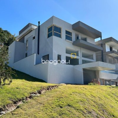 Casa de Condomínio com 551m², 4 quartos (sendo 4 suítes), 2 garagens, no bairro Ingleses em Florianópolis