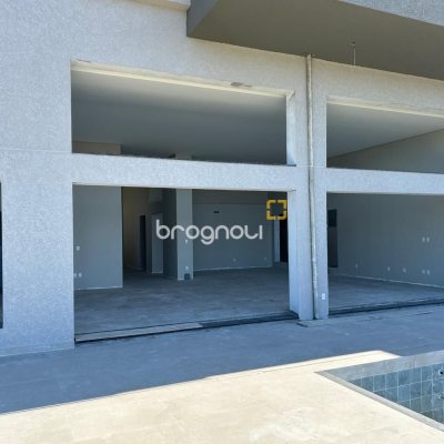 Casa de Condomínio com 551m², 4 quartos (sendo 4 suítes), 2 garagens, no bairro Ingleses em Florianópolis