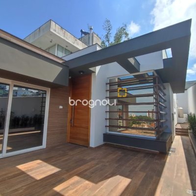 Casa com 268m², 3 quartos (sendo 1 suíte), 2 garagens, no bairro Pedra Branca em Palhoça
