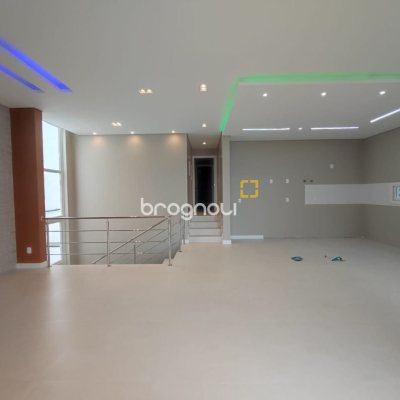 Casa com 268m², 3 quartos (sendo 1 suíte), 2 garagens, no bairro Pedra Branca em Palhoça