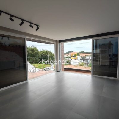 Casa com 268m², 3 quartos (sendo 1 suíte), 2 garagens, no bairro Pedra Branca em Palhoça