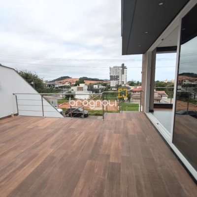 Casa com 268m², 3 quartos (sendo 1 suíte), 2 garagens, no bairro Pedra Branca em Palhoça