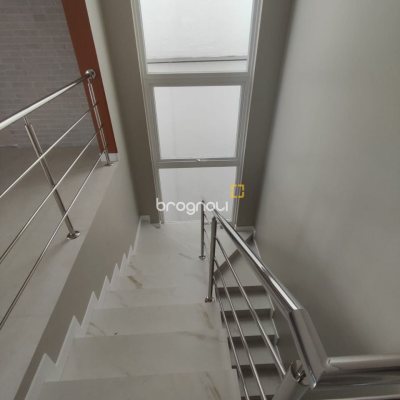 Casa com 268m², 3 quartos (sendo 1 suíte), 2 garagens, no bairro Pedra Branca em Palhoça