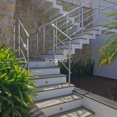 Casa com 268m², 3 quartos (sendo 1 suíte), 2 garagens, no bairro Pedra Branca em Palhoça