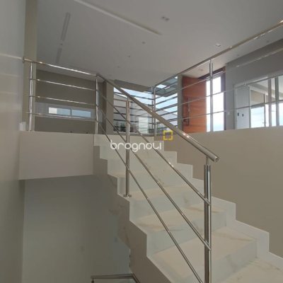 Casa com 268m², 3 quartos (sendo 1 suíte), 2 garagens, no bairro Pedra Branca em Palhoça