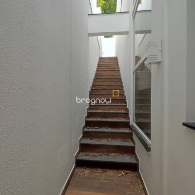 Casa com 268m², 3 quartos (sendo 1 suíte), 2 garagens, no bairro Pedra Branca em Palhoça