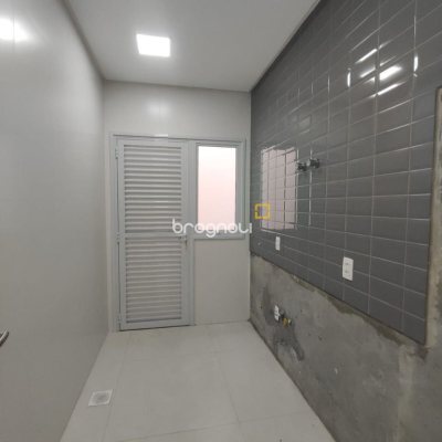 Casa com 268m², 3 quartos (sendo 1 suíte), 2 garagens, no bairro Pedra Branca em Palhoça