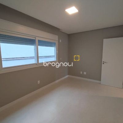 Casa com 268m², 3 quartos (sendo 1 suíte), 2 garagens, no bairro Pedra Branca em Palhoça