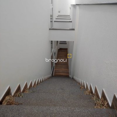 Casa com 268m², 3 quartos (sendo 1 suíte), 2 garagens, no bairro Pedra Branca em Palhoça