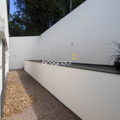 Casa com 268m², 3 quartos (sendo 1 suíte), 2 garagens, no bairro Pedra Branca em Palhoça